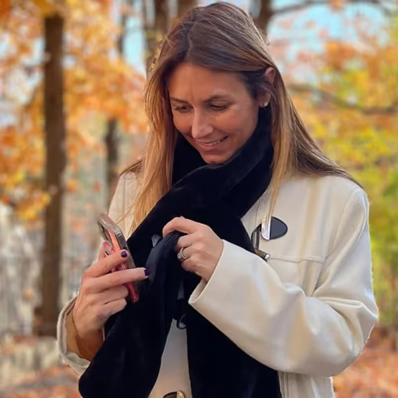 Cozy Scarf with Hidden Pocket – Warm, Soft & Secure Zipper🧣